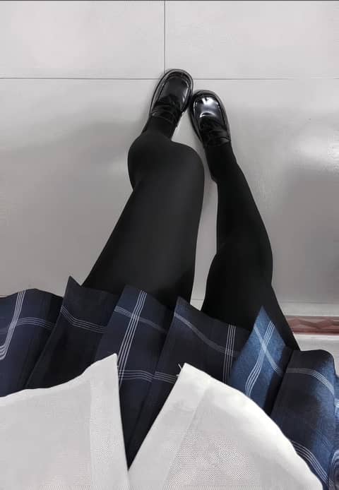 いまだに学校の時の制服で歩いてるけど犯罪ではない