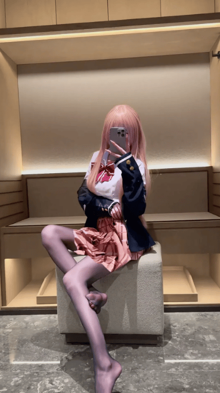 コスプレでも制服だったらこーふんする
