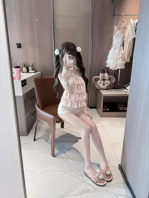 你说我像只猫 步步踩在你心尖 而我只为寻找独属你的味道 老公